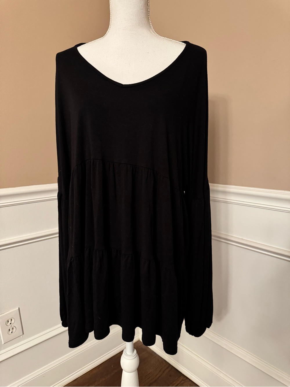 Celeste Black Tiered V-Neck Long Sleeve Tunic Top - Size 3XL - Picture 6 of 16